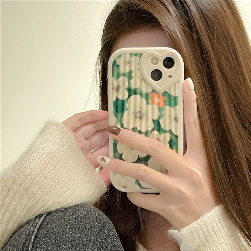 Floral Pattern Heart iPhone 13 Case